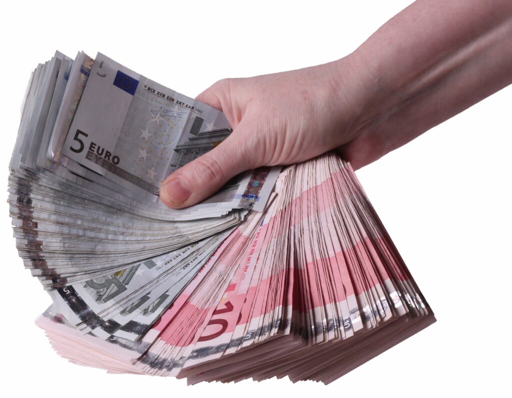 How To Choose a Suitable Credit Institution or Bank